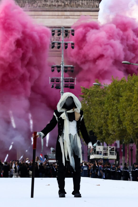 Illustration - Parade des champions, avec les médaillés olympiques, à l'occasion des Jeux Olympiques et Paralympiques Paris 2024, sur l'avenue des Champs-Elysées à Paris. Le 14 juillet 2024 © Stéphane Lemouton / Bestimage 