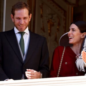 Andrea, Charlotte et Pierre Casiraghi - La famille princière de Monaco au balcon du palais, à l'occasion de la Fête Nationale de Monaco. Le 19 novembre 2023 © Dominique Jacovides-Bruno Bebert / Bestimage 