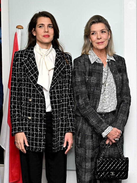 La princesse Caroline de Hanovre et sa fille Charlotte Casiraghi ont assisté à la conférence d'Antoine Compagnon de l'Académie française, "Colette : écrivain par hasard" au Théâtre des Variétés à Monaco dans le cadre du cent-cinquantenaire de la naissance de Colette, le 6 novembre 2023. © Bruno Bebert / Bestimage 