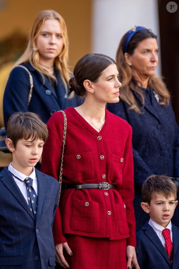 Charlotte Casiraghi et ses fils Raphaël Elmaleh et Balthazar Rassam - La famille princière monégasque dans la cour d'honneur du palais lors de la la fête nationale à Monaco, le 19 novembre 2023. La famille princière monégasque assiste à la prise d'armes, puis à la cérémonie de remise des médailles et à un défilé militaire sur la place du palais princier. © Olivier Huitel / Pool Monaco / Bestimage 