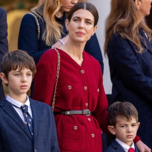 Dans un entretien très intime avec le quotidien "Telegraph", Charlotte Casiraghi s'est confiée
Charlotte Casiraghi et ses fils Raphaël Elmaleh et Balthazar Rassam - La famille princière monégasque dans la cour d'honneur du palais lors de la la fête nationale à Monaco. © Olivier Huitel / Pool Monaco / Bestimage 