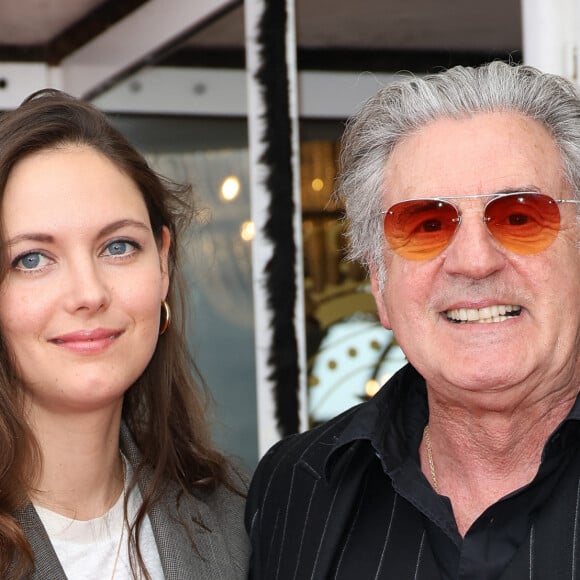 Nelly Auteuil et Daniel Auteuil au photocall du film "Le Fil" lors du 38ème festival du film de Cabourg, France, le 14 juin 2024. Les Journées romantiques du 38ème Festival du film de Cabourg (Calvados) auront lieu du 12 au 16 juin. © Coadic Guirec/Bestimage