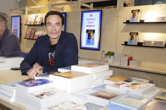 Anthony Delon au Festival du Livre de Paris 2024 au Grand Palais Éphémère le 14 avril 2024. © Cédric Perrin / Bestimage