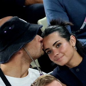 Florent Manaudou et sa compagne Lola Dumenil - Les célébrités en tribunes pendant l'épreuve de basketball de Demi-Finale opposant la France à l'Allemagne lors des Jeux Olympiques de Paris 2024 (JO) à l'Arena Bercy, à Paris, France, le 8 août 2024. © Jacovides-Perusseau/Bestimage