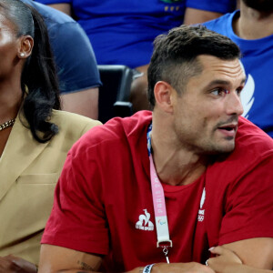 Florent Manaudou et sa compagne Lola Duménil - Les célébrités assistent à la victoire de l'équipe de France de basket face au Canada (82-73) lors des Jeux Olympiques de Paris2024, le 6 août 2024. © Jacovides-Perusseau / Bestimage