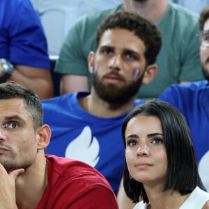 Présent à l'avant-première du documentaire Kaizen d'Inoxtag le soir d'avant, il est tombé malade le lendemain
 
Florent Manaudou et sa compagne Lola Duménil - Les célébrités assistent à la victoire de l'équipe de France de basket face au Canada (82-73) lors des Jeux Olympiques de Paris2024, le 6 août 2024. © Jacovides-Perusseau / Bestimage