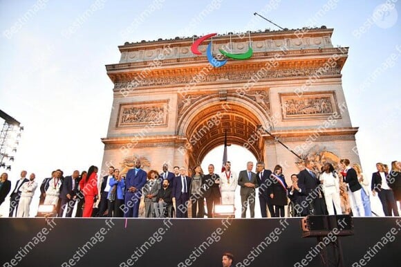 Exclusif - No Web - Marie-José Pérec, Fadila Khattabi, Teddy Riner, Michel Barnier, Laura Flessel-Colovic, Pascal Gentil - Remise des médailles par le président de la République à l'Arc de Triomphe aux athlètes lors de la parade des champions à l'occasion des Jeux Olympiques et Paralympiques Paris 2024, sur l'avenue des Champs-Elysées à Paris. Le 14 septembre 2024 © Perusseau-Ramsamy / Bestimage  Exclusive - No Web - For Germany Call for price -Medal ceremony by the french republic at the Arc de Triomphe for athletes during the parade of champions on the occasion of the Olympic and Paralympic Games Paris 2024, on the Avenue des Champs-Elysées in Paris. September 14, 2024 