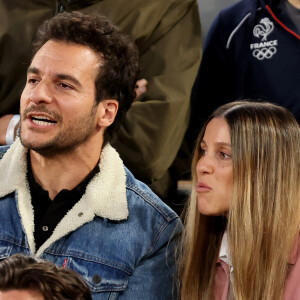 Amir Haddad et sa femme Lital dans les tribunes des Internationaux de France de tennis de Roland Garros 2024 à Paris, France, le 2 juin 2024. © Jacovides-Moreau/Bestimage 