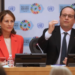 Ségolène Royal, Ministre de l'Écologie, du Développement durable et de l'Énergie et François Hollande - Conférence de presse sur le Paris Climate Agreement aux Nations-Unies à New York le 22 avril 2016. © Morgan Dessalles / Bestimage USA 