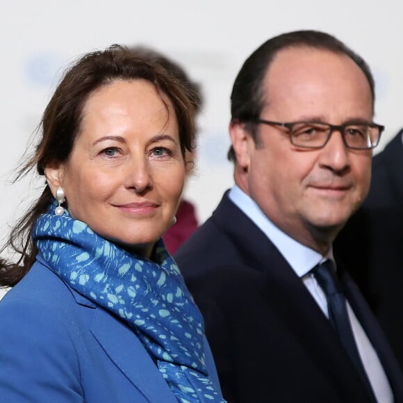 Ségolène Royal et François Hollande désormais séparés, sont les heureux parents de quatre enfants prénommés Thomas, Clémence, Julien et Flora (1992).
Ségoléne Royal, François Hollande - Arrivées des 150 chefs d'Etat pour le lancement de la 21ème conférence sur le climat (COP21) au Bourget © Dominique Jacovides / Bestimage