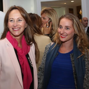 Exclusif - Ségolène Royal et sa fille Flora à la Boutique Christian Dior - Edition biennale des Vendanges de l'avenue Montaigne et de la rue François 1er à Paris, France, le 14 septembre 2017. © Denis Guignebourg/Bestimage 