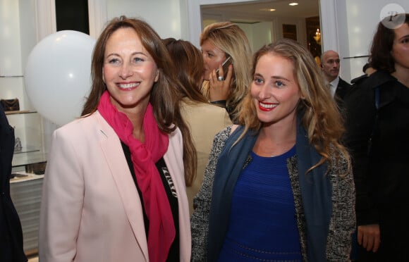 Exclusif - Ségolène Royal et sa fille Flora à la Boutique Christian Dior - Edition biennale des Vendanges de l'avenue Montaigne et de la rue François 1er à Paris, France, le 14 septembre 2017. © Denis Guignebourg/Bestimage 