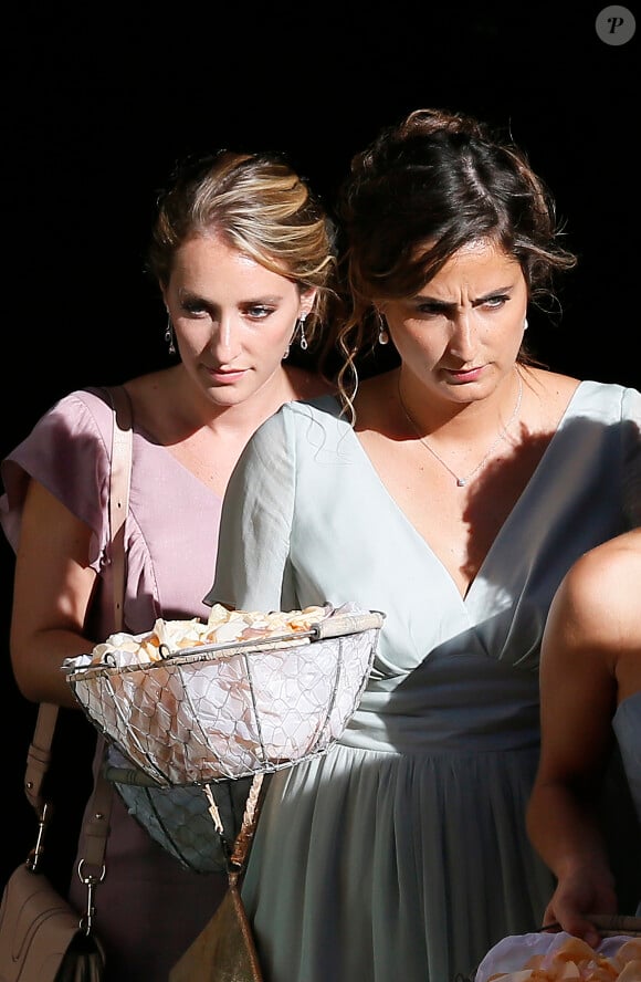 Clémence et Flora (filles de S.Royal et F.Hollande) - Mariage de Thomas Hollande et de la journaliste Emilie Broussouloux l'église de Meyssac en Corrèze, près de Brive, ville d'Emiie. Le 8 Septembre 2018. © Patrick Bernard-Guillaume Collet / Bestimage