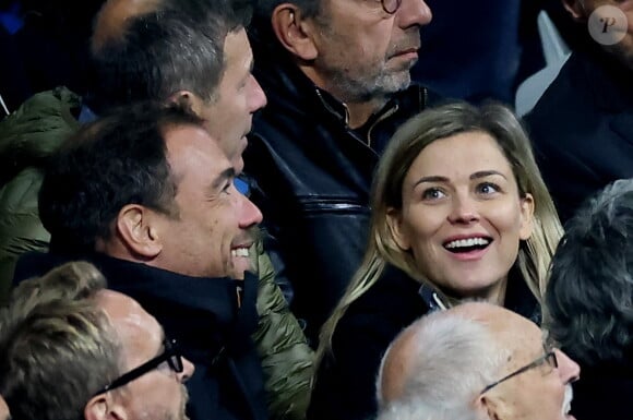 Laure Boulleau enceinte et son compagnon Bruno Cheyrou - People des les tribunes de la coupe du Monde de Rugby France 2023 - Match de quart de finale "France-Afrique du Sud (28-29)" au Stade de France à Saint-Denis 15 octobre 2023. © Moreau-Jacovides/Bestimage