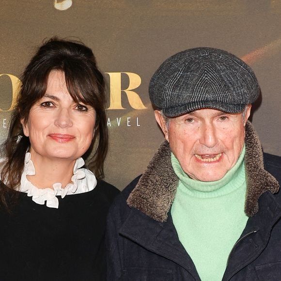 Un livre qui évoque Gueugnon, en Bourgogne, une petite ville qui n'est autre que la terre de son enfance. Valérie Perrin y a grandi dans une famille de footballeurs professionnels. 
Claude Lelouch avec sa femme Valérie Perrin-Lelouch - Avant-premiere du film "Boléro" au cinéma Pathé Wepler à Paris le 5 mars 2024. © Coadic Guirec/Bestimage