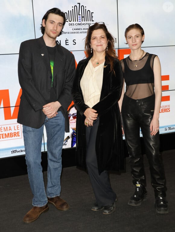 Adam Bonitzer, sa soeur Agathe Bonitzer autour de Agnès Jaoui à l'avant-première du film "Ma vie, ma gueule" au cinéma UGC Ciné Cité Les Halles à Paris le 17 septembre 2024. © Coadic Guirec / Bestimage