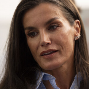 La reine Letizia d’Espagne assiste à l'ouverture du cours de Formation Professionnelle 2024/2025, à l'IES Doctor José Zapatero Domínguez à Castro-Urdiales, le 18 spetembre 2024. © Juanma Serrano / Europa Press / Bestimage  Queen Letizia during the opening ceremony of the Vocational Training Course 2024/2025, at the IES Doctor José Zapatero Domínguez, on September 18, 2024, in Castro-Urdiales, Cantabria (Spain). The Queen visited the center where Dual Vocational Training will be implemented this academic year 2024/2025 in the first year of the Middle Level and Higher Level training cycles, as well as in the FP masters that include internships. 
