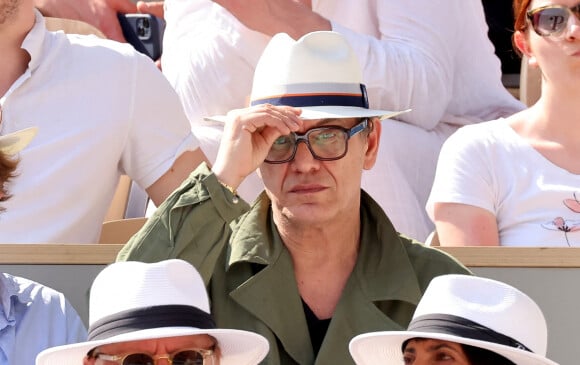 Marc Lavoine et son fils Roman dans les tribunes des Internationaux de France de tennis de Roland Garros 2023 le 6 juin 2023. © Jacovides-Moreau/Bestimage