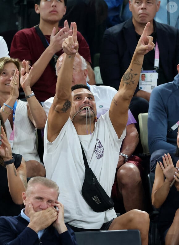 Florent Manaudou - Les célébrités en tribunes pendant l'épreuve de basketball de Demi-Finale opposant la France à l'Allemagne lors des Jeux Olympiques de Paris 2024 (JO) à l'Arena Bercy, à Paris, France, le 8 août 2024. © Jacovides-Perusseau/Bestimage