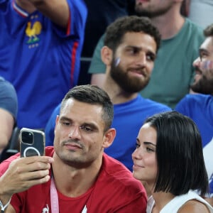 Florent Manaudou et sa compagne Lola Duménil - Les célébrités assistent à la victoire de l'équipe de France de basket face au Canada (82-73) lors des Jeux Olympiques de Paris2024, le 6 août 2024. © Jacovides-Perusseau / Bestimage