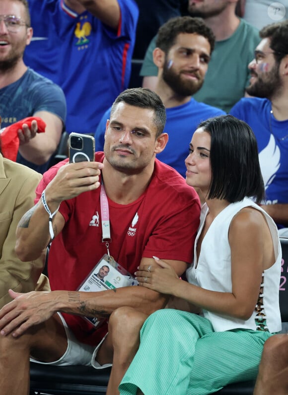 Florent Manaudou et sa compagne Lola Duménil - Les célébrités assistent à la victoire de l'équipe de France de basket face au Canada (82-73) lors des Jeux Olympiques de Paris2024, le 6 août 2024. © Jacovides-Perusseau / Bestimage