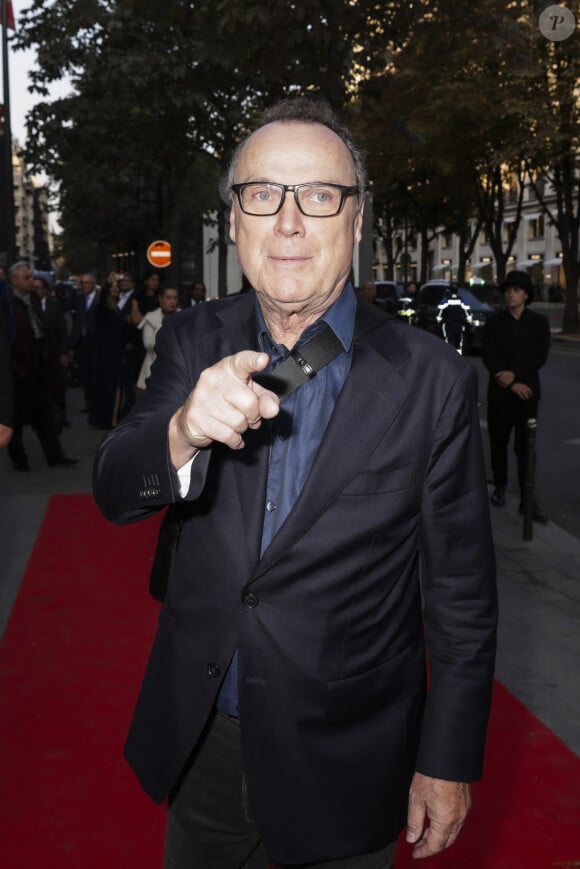 Julien Lepers arrivant au "Concerto pour la Paix" organisé par Omar Harfouch au Théâtre des Champs Élysées à Paris, France, le 18 Septembre 2024. © Perusseau / Tribeca / Bestimage 