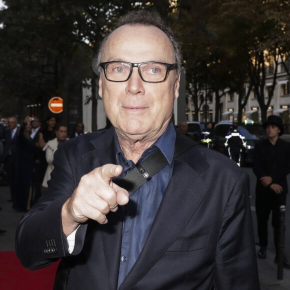 Julien Lepers arrivant au "Concerto pour la Paix" organisé par Omar Harfouch au Théâtre des Champs Élysées à Paris, France, le 18 Septembre 2024. © Perusseau / Tribeca / Bestimage 