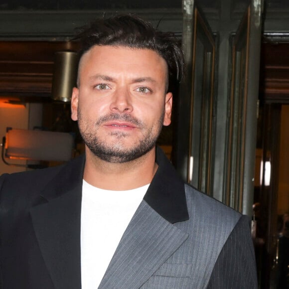Kev Adams arrivant au "Concerto pour la Paix" organisé par Omar Harfouch au Théâtre des Champs Élysées à Paris, France, le 18 Septembre 2024. © Perusseau / Tribeca / Bestimage 