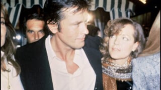 Avant Douchy, Alain Delon avait acquis le manoir de Tancrou où il se cachait avec Romy Schneider et leurs chiens