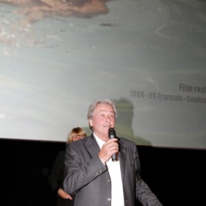 EXCLUSIF - Alain Delon lors de l'exposition sur Romy Schneider à Boulogne-Billancourt (archive)