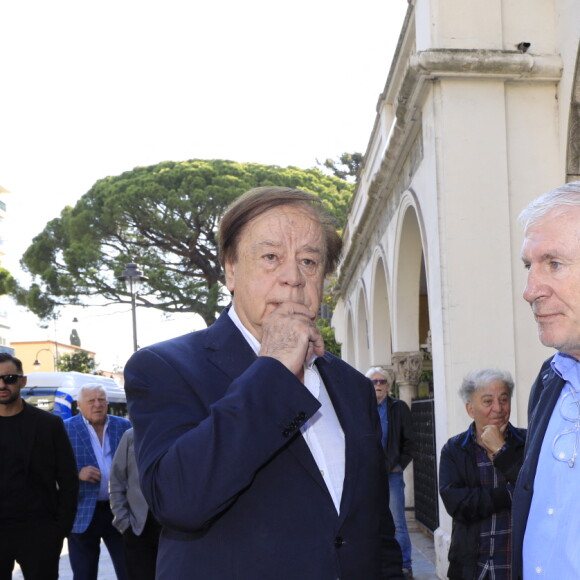 Daniel Lauclair
Daniel Lauclair, Luis Fernandez - Obsèques du journaliste sportif, Didier Roustan, décédé le 11 septembre à l'âge de 66 ans en l'église Notre-Dame-des-Pins, à Cannes le 20 septembre 2024. © Franz Chavaroche/Bestimage