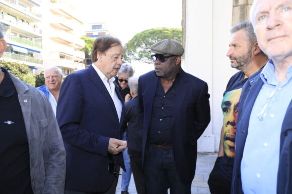 Daniel Lauclair, Basile Boli - Obsèques du journaliste sportif, Didier Roustan, décédé le 11 septembre à l'âge de 66 ans en l'église Notre-Dame-des-Pins, à Cannes le 20 septembre 2024. © Franz Chavaroche/Bestimage