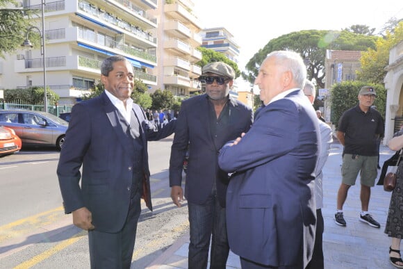 Mais aussi Basile Boli
Basile Boli - Obsèques du journaliste sportif, Didier Roustan, décédé le 11 septembre à l'âge de 66 ans en l'église Notre-Dame-des-Pins, à Cannes le 20 septembre 2024. © Franz Chavaroche/Bestimage