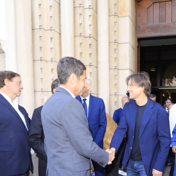 David Lisnard (Maire de Cannes), Daniel Bravo, Charles Bébert - Sorties des obsèques du journaliste sportif, Didier Roustan, décédé le 11 septembre à l'âge de 66 ans en l'église Notre-Dame-des-Pins, à Cannes le 20 septembre 2024. © Franz Chavaroche/Bestimage