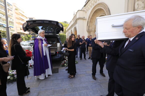 Murielle Roustan et ses enfants Charlotte et Dimitri - Sorties des obsèques du journaliste sportif, Didier Roustan, décédé le 11 septembre à l'âge de 66 ans en l'église Notre-Dame-des-Pins, à Cannes le 20 septembre 2024. © Franz Chavaroche/Bestimage