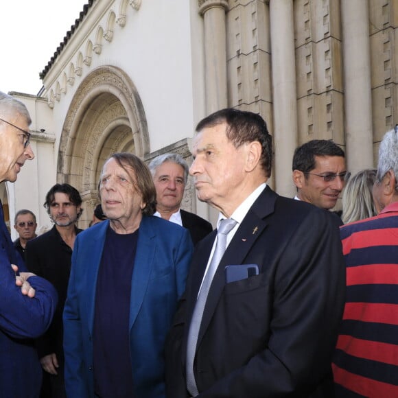 Arsène Wenger, Claude Le Roy - Sorties des obsèques du journaliste sportif, Didier Roustan, décédé le 11 septembre à l'âge de 66 ans en l'église Notre-Dame-des-Pins, à Cannes le 20 septembre 2024. © Franz Chavaroche/Bestimage