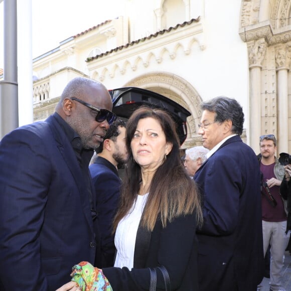 Basile Boli, Murielle Roustan - Sorties des obsèques du journaliste sportif, Didier Roustan, décédé le 11 septembre à l'âge de 66 ans en l'église Notre-Dame-des-Pins, à Cannes le 20 septembre 2024. © Franz Chavaroche/Bestimage