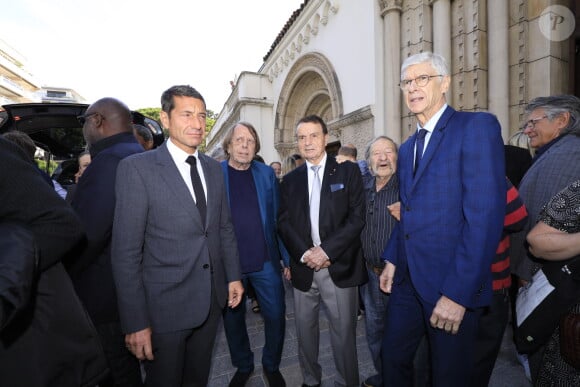 David Lisnard (Maire de Cannes), Claude Le Roy, Arsène Wenger - Sorties des obsèques du journaliste sportif, Didier Roustan, décédé le 11 septembre à l'âge de 66 ans en l'église Notre-Dame-des-Pins, à Cannes le 20 septembre 2024. © Franz Chavaroche/Bestimage