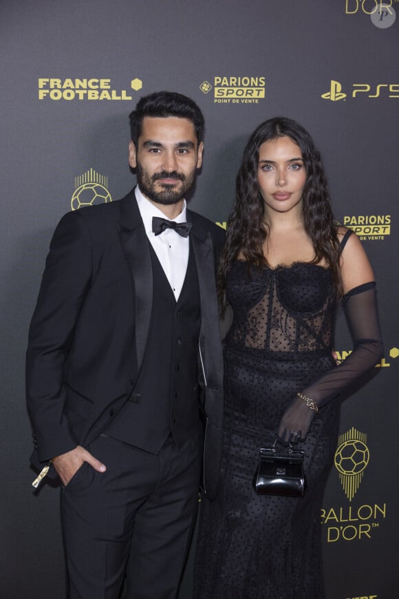 İlkay Gündogan et sa femme Sara Arfaoui - Photocall de la 67ème cérémonie du Ballon d'Or au Théâtre du Chatelet à Paris le 30 octobre 2023. © Cyril Moreau/Bestimage 