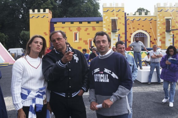 mais selon Olivier Chiabodo, il ne faisait que répondre à des ordres
Archives - En France, Nathalie Simon, Gérard Louvin, Olivier Chiabodo lors de l'émission Intervilles le 2 juillet 1996.