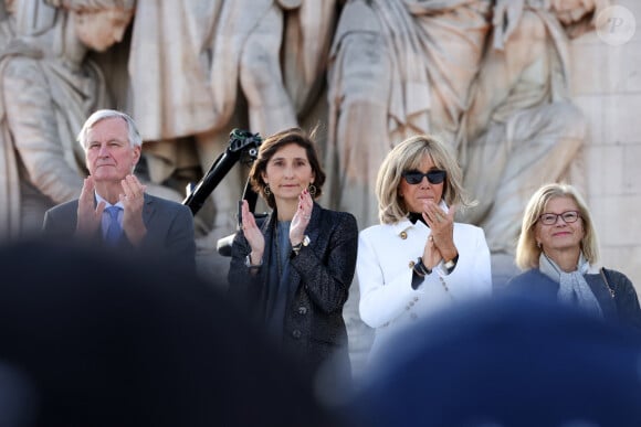 Michel Barnier, premier ministre, Amélie Oudéa Castéra et Brigitte Macron - Parade des champions, avec les médaillés olympiques, à l'occasion des Jeux Olympiques et Paralympiques Paris 2024, sur l'avenue des Champs-Elysées à Paris. Le 14 juillet 2024 © Stéphane Lemouton / Bestimage 