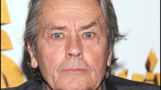 Alain Delon excédé par un célèbre acteur avec qui il jouait : "Tout d'un coup, il a dit : on se barre !"