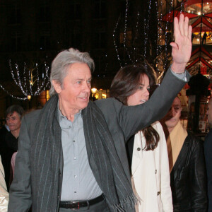 Anne Uderzo, Anouchka Delon, Alain Delon lors de la première du film Astérix aux Jeux olympiques à Paris (archive)