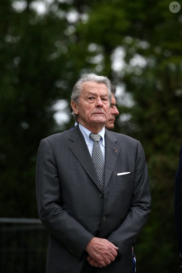 et affirme que s'il pouvait être dur, il avait été pour la plupart du temps "exemplaire"
Alain Delon participe aux commémorations du 76 ème anniversaire de l'Appel du 18 juin prononcé par le Général de Gaulle en 1940 à Colombey-les-deux-Eglises, le 18 Juin 2016. © Dominique Jacovides/Bestimage