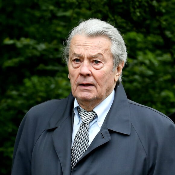 Les tournages avec Alain Delon n'était pas un fleuve tranquille...
Alain Delon accompagné de Daniel Broussin participe aux commémorations du 76 ème anniversaire de l'Appel du 18 juin prononcé par le Général de Gaulle en 1940 à Colombey-les-deux-Eglises © Dominique Jacovides/Bestimage