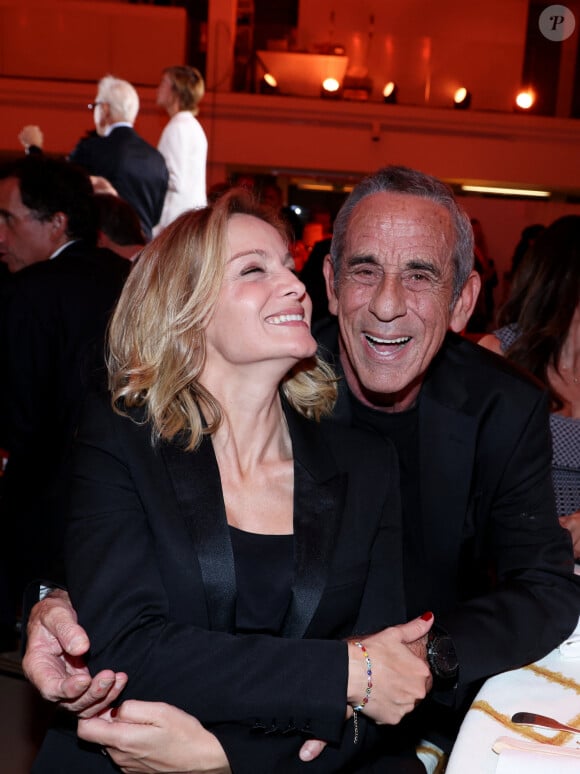 Mais les deux personnalités qui ont fait le bonheur des photographes ce sont Audrey Crespo-Mara et Thierry Ardisson ! 
Audrey Crespo-Mara et Thierry Ardisson - Soirée de gala "Heroes for Imagine" qui a permis de récolter dix millions d'euros au profit de la recherche contre les maladies génétiques à Paris le 23 septembre 2024. © Dominique Jacovides / Bestimage 