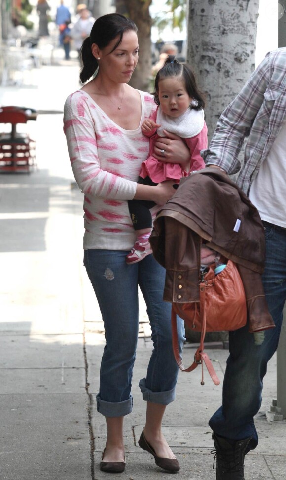 Katherine Heigl en famille à Los Feliz, le 25 mars 2010