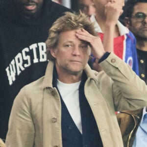 Dans "La Tribune du dimanche", Laurent Delahousse se confie
Alice Taglioni et son compagnon Laurent Delahousse - Célébrités dans les tribunes de la demi-finale retour de Ligue des champions entre le PSG face au Borussia Dortmund (0-1) au Parc des Princes à Paris. © Cyril Moreau/Bestimage