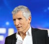 Grosse frayeur pour Nagui ! 
Nagui - Les personnalités se mobilisent lors de la 37ème édition du Téléthon sur le plateau de France 2, avec pour parrain Vianney. Cette année, 80,6 millions de dons ont été promis. Le 9 décembre 2023. © Coadic Guirec / Bestimage