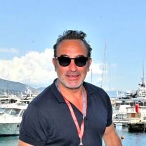 Après avoir possédé une maison dans le sud de la France, il a investi à Soulac par amour pour "cette côte". "Je m'y sens bien, tranquille", a-t-il confié.
Jean Dujardin - People lors du 80ème Grand Prix de Monaco de Formule 1 à Monaco le 28 mai 2023. © Bruno Bebert/bestimage 